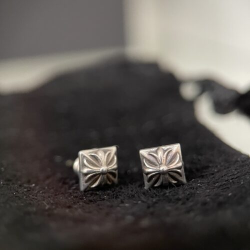 Chrome hearts pyramid cross earrings / single