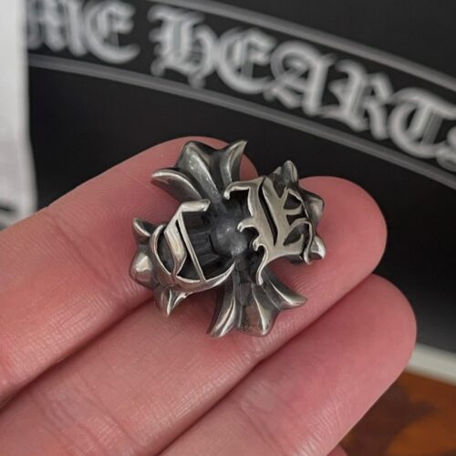 Chrome hearts CH plus pin